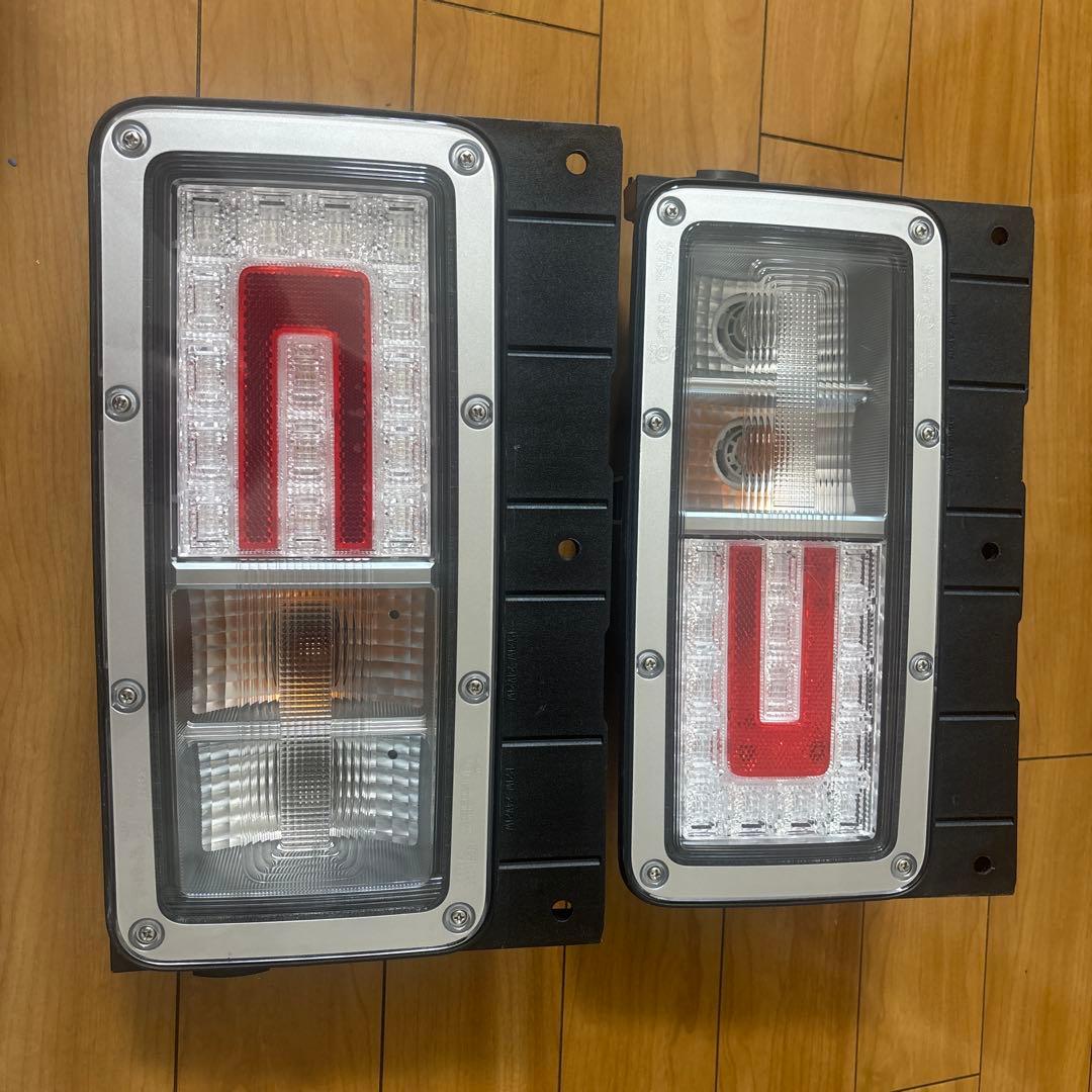 小糸製作所　日野純正テールランプ