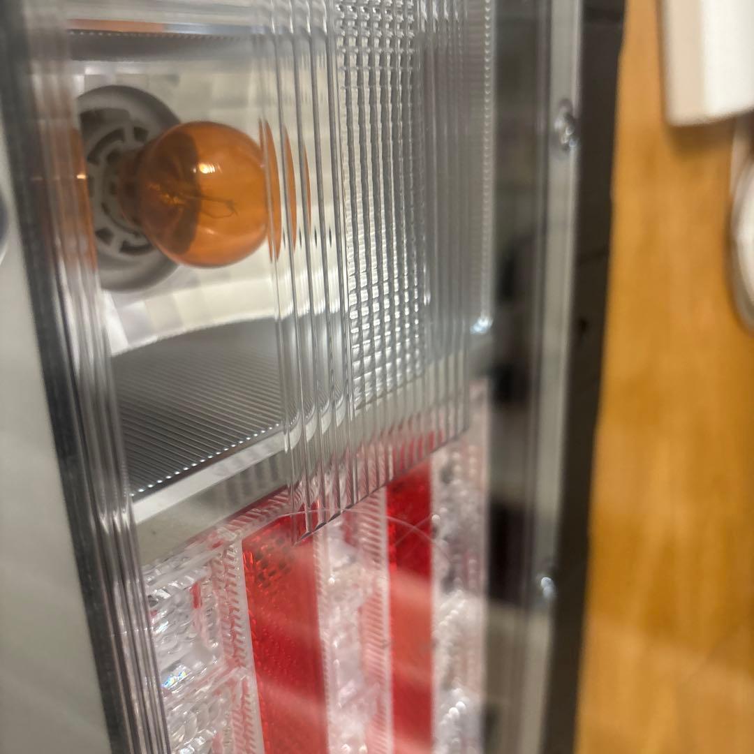 小糸製作所　日野純正テールランプ