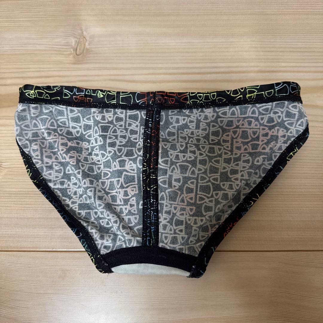 新品タグ付き　エレッセ　メンズ競泳水着　Vパン　ブーメラン