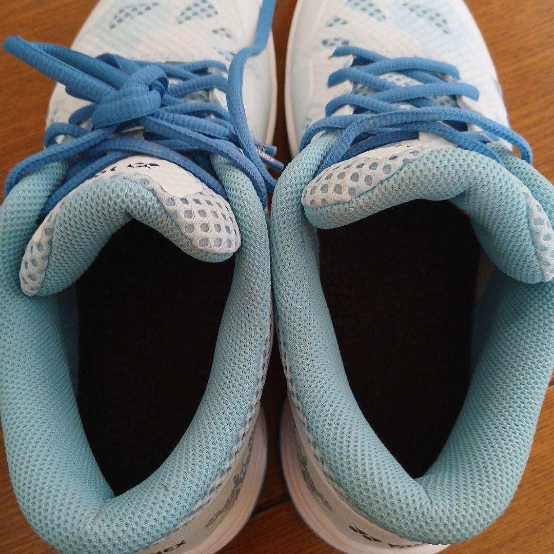 「美品」YONEX バドミントンシューズ 　　24.5cm 水色