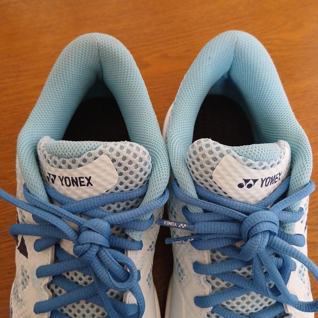 「美品」YONEX バドミントンシューズ 　　24.5cm 水色