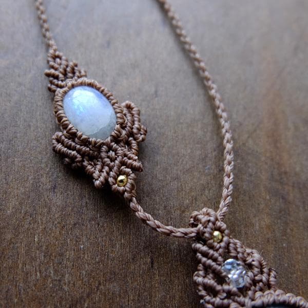 大きめラブラドライト・ムーンストーン マクラメ編みペンダントネックレス 3162