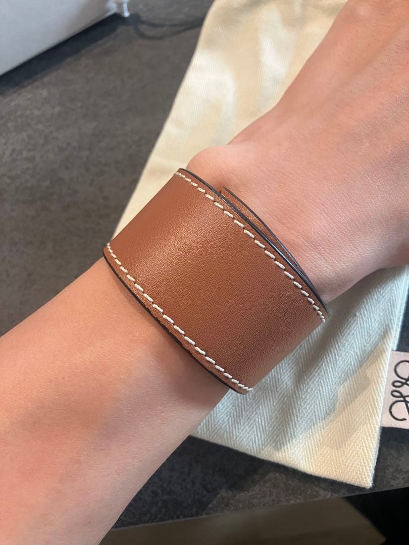m*u様 LOEWE ロエベ スラップブレスレット スモール ブラウン