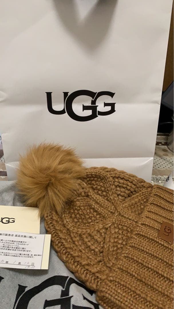 UGG ポンポン付きニット帽 キャメル色 O/S