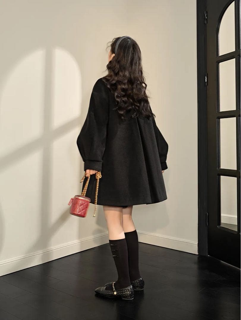 kuose ボウカラーコート　リボンカラー　水色　黒　配色　バイカラー