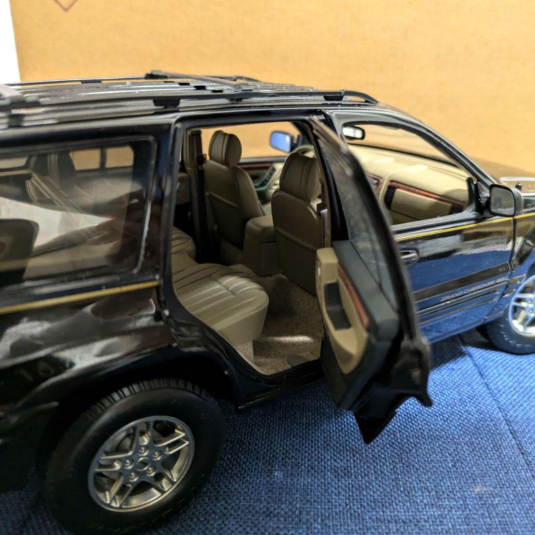 オートアート　ジープ　グランドチェロキー　WJ WG 1/18