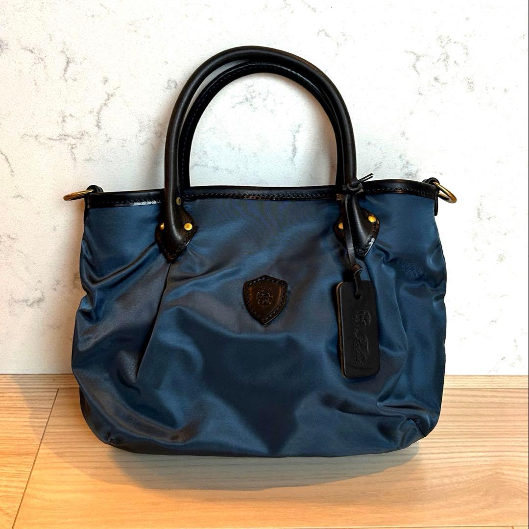 【美品・未使用】Felisiフェリージ　ショルダーバック