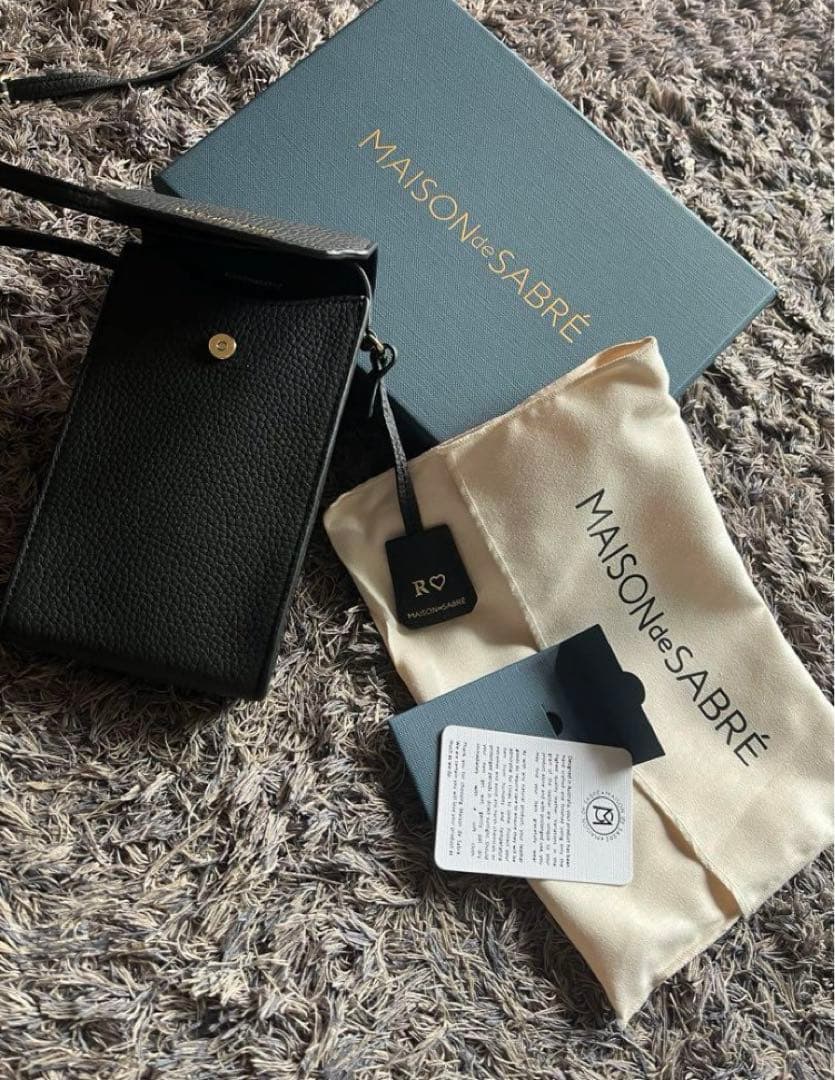 メゾンドサブレ　スマホケース