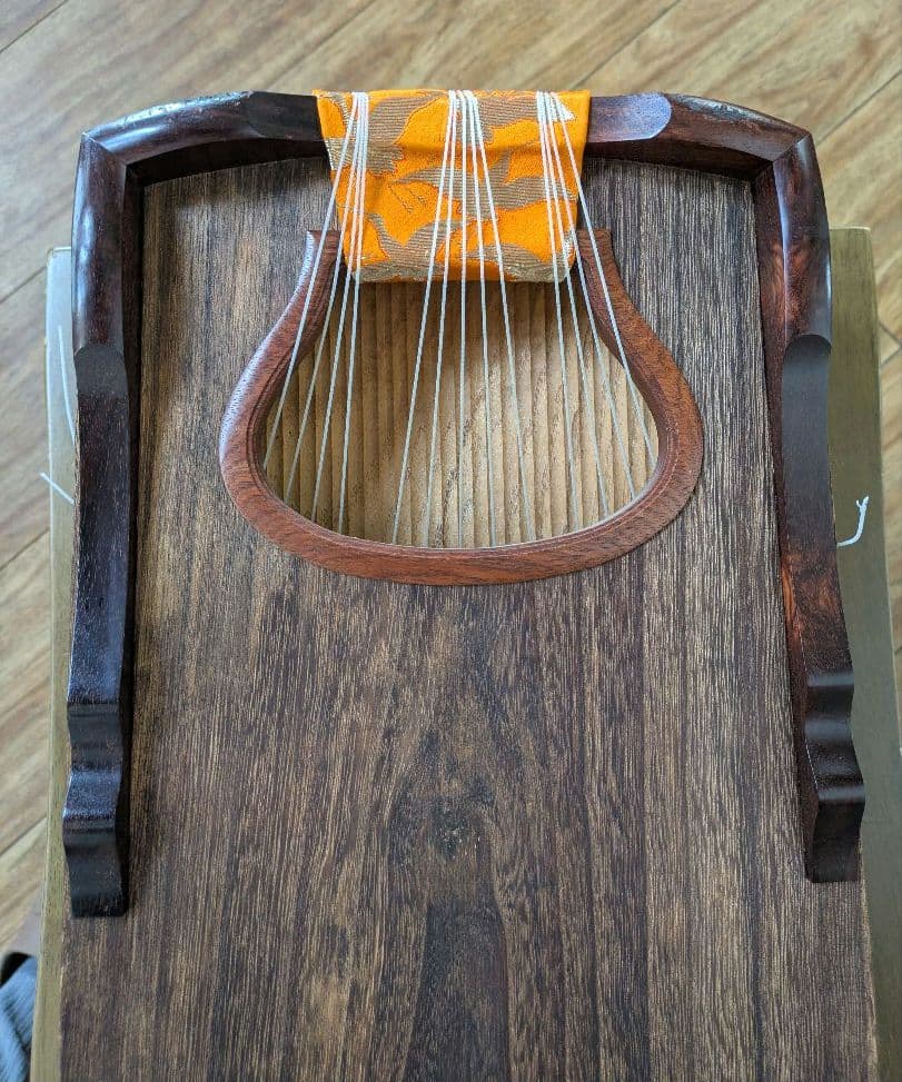 琴　和楽器　弦楽器 13弦　すだれ彫り　口絵　美木目 ケース付