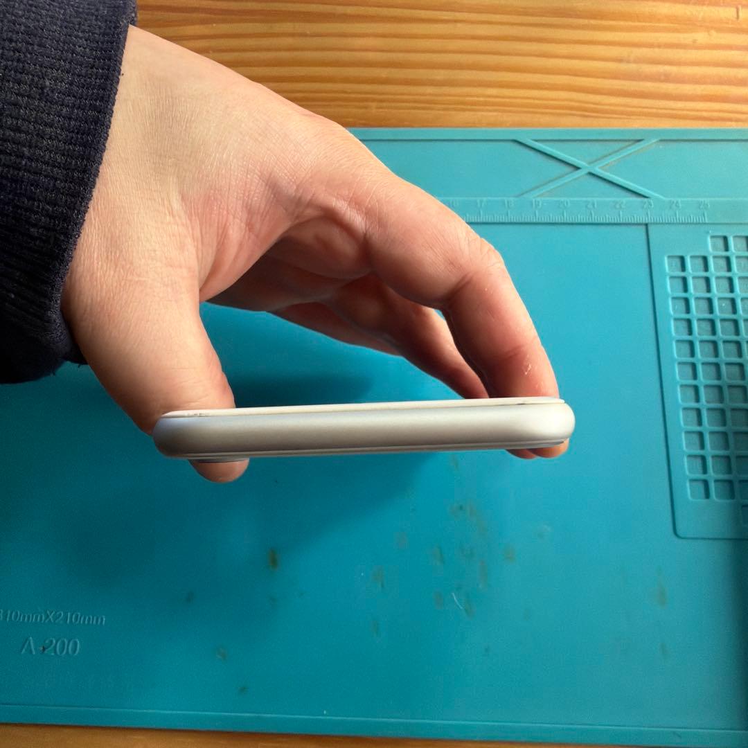 iPhone8 64G シルバー SIMフリー バッテリー100%