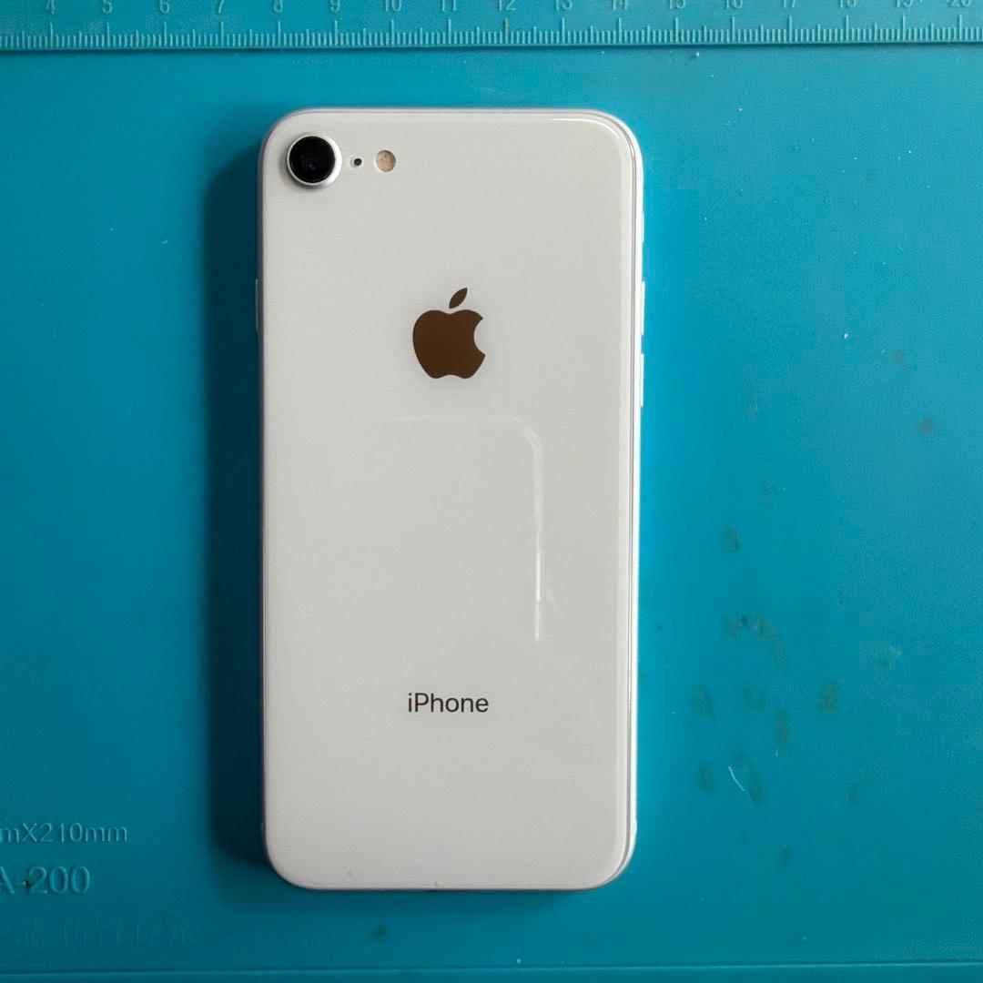 iPhone8 64G シルバー SIMフリー バッテリー100%