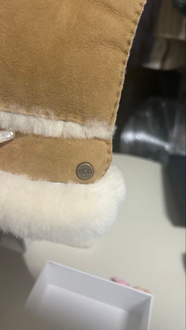 ほぼ未使用「UGG 」17371BX-CHE-m 手袋 グローブ 茶色 スエード