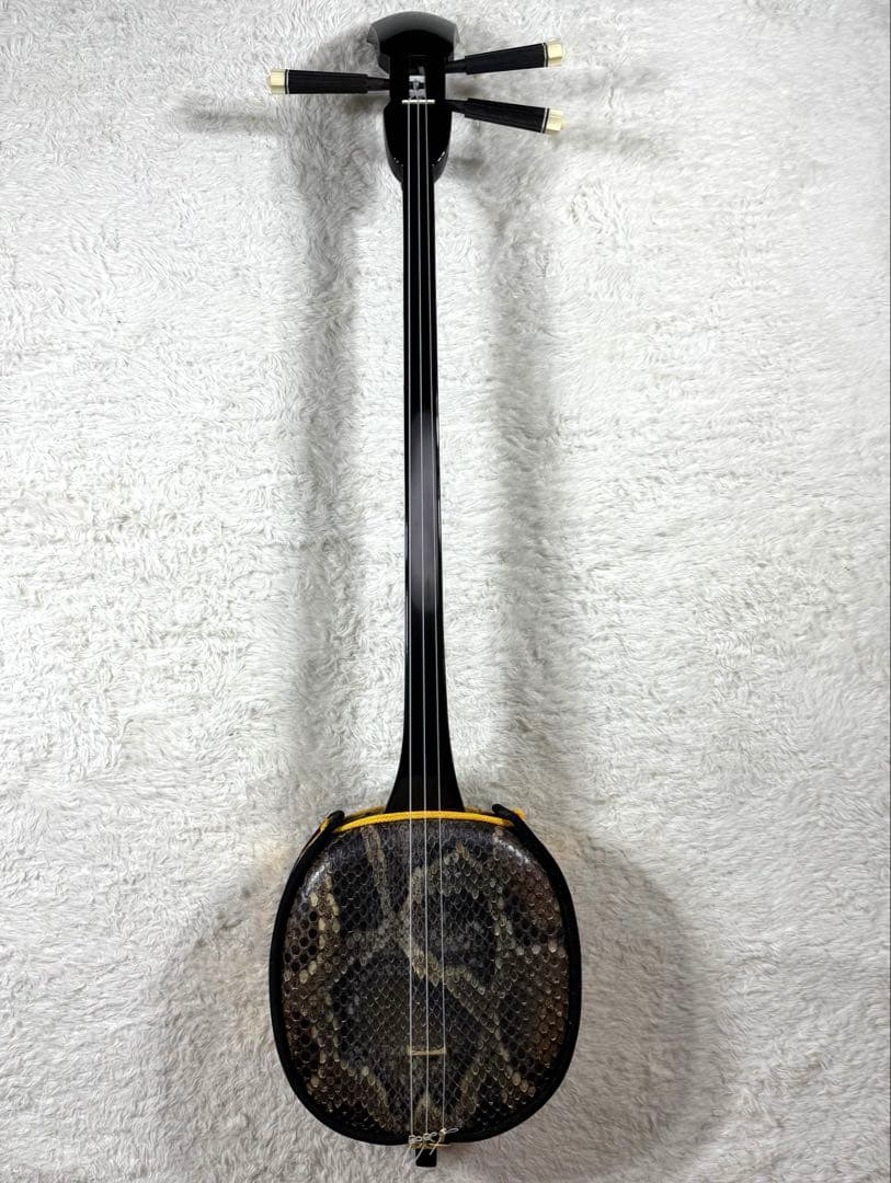 沖縄 三線 本蛇皮 黒漆 三味線 ケース付