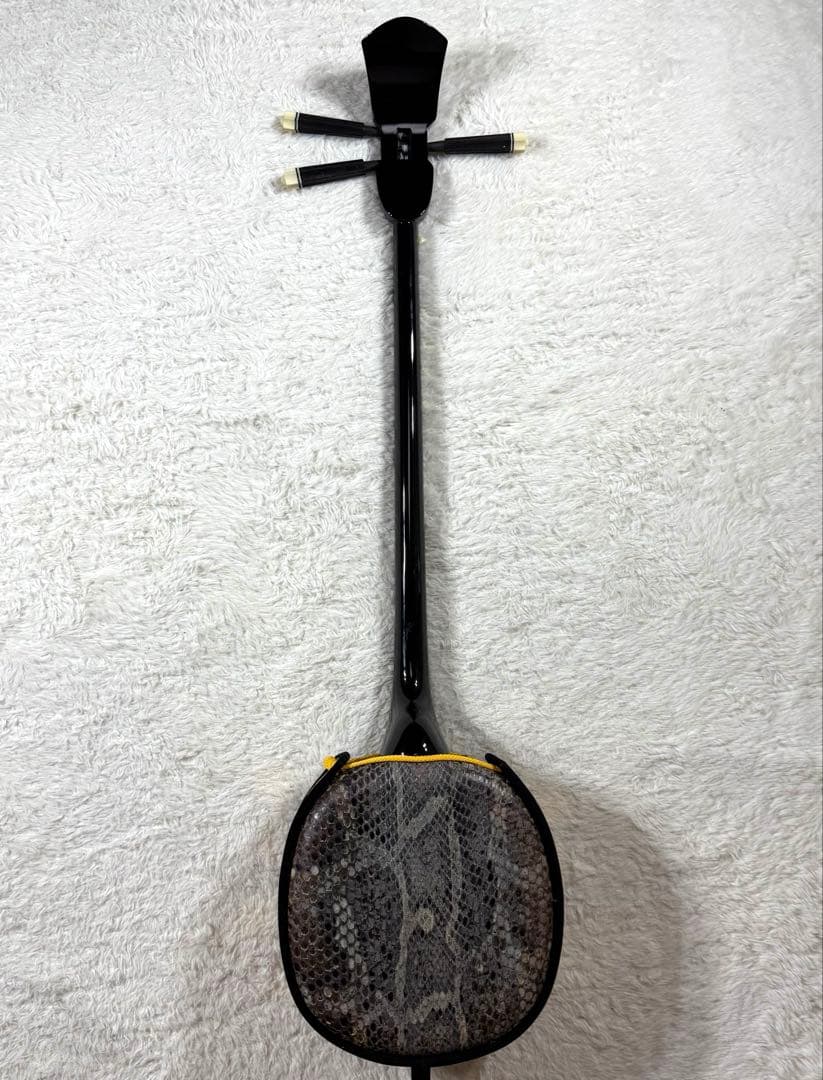 沖縄 三線 本蛇皮 黒漆 三味線 ケース付
