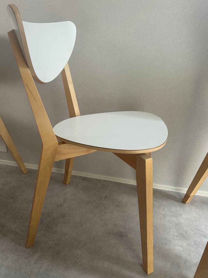 ホワイトダイニングチェア 2脚セット　NORDMYRA