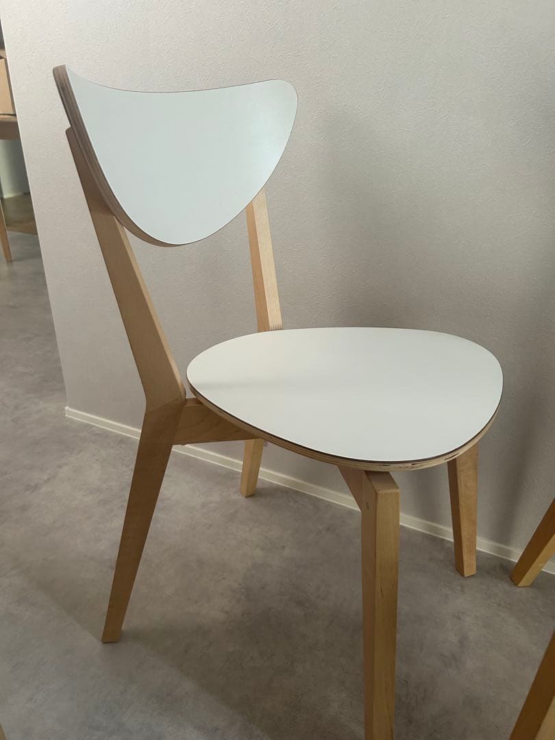 ホワイトダイニングチェア 2脚セット　NORDMYRA