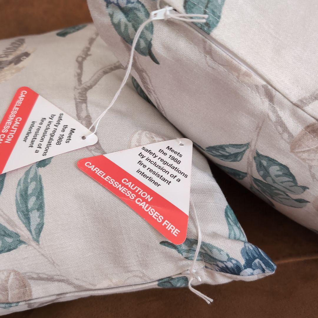 【ツーアン】ローラ アシュレイ 花柄クッション2個＆UGG キッズブーツ