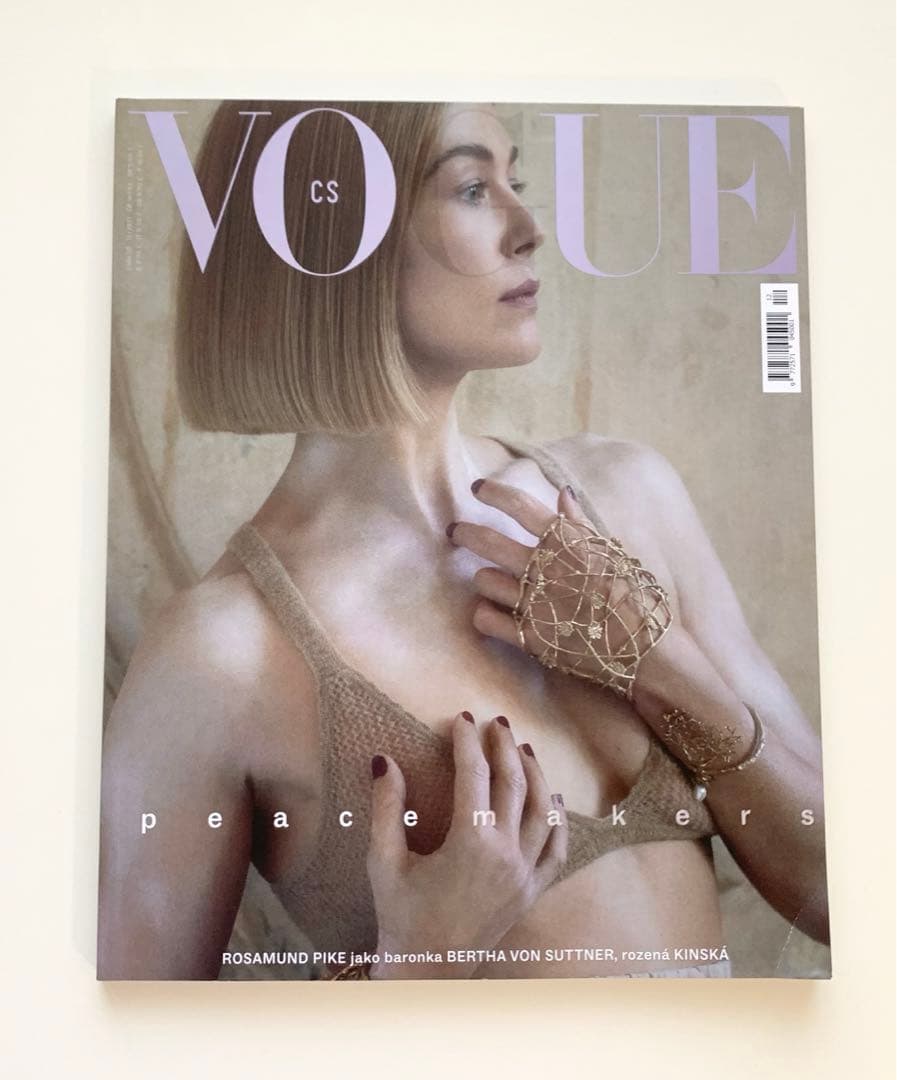 女性情報誌 Vogue Czechoslovakia December 2021