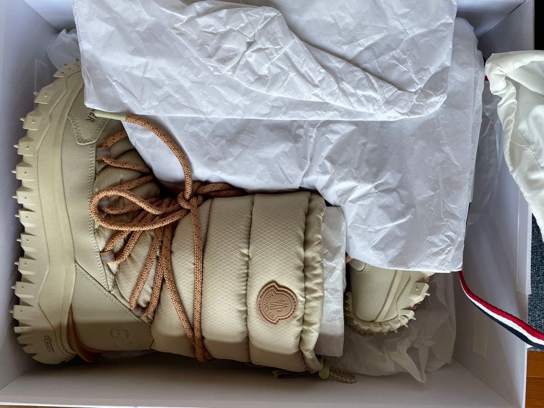 MONCLER スノーブーツ クリーム色