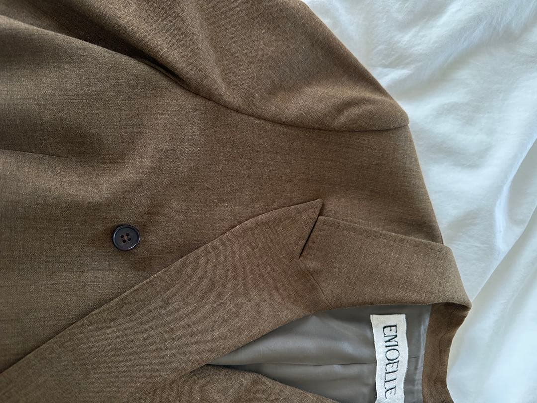 【EMOELLE】ベルテッドジャケットとスラックスパンツセットアップ