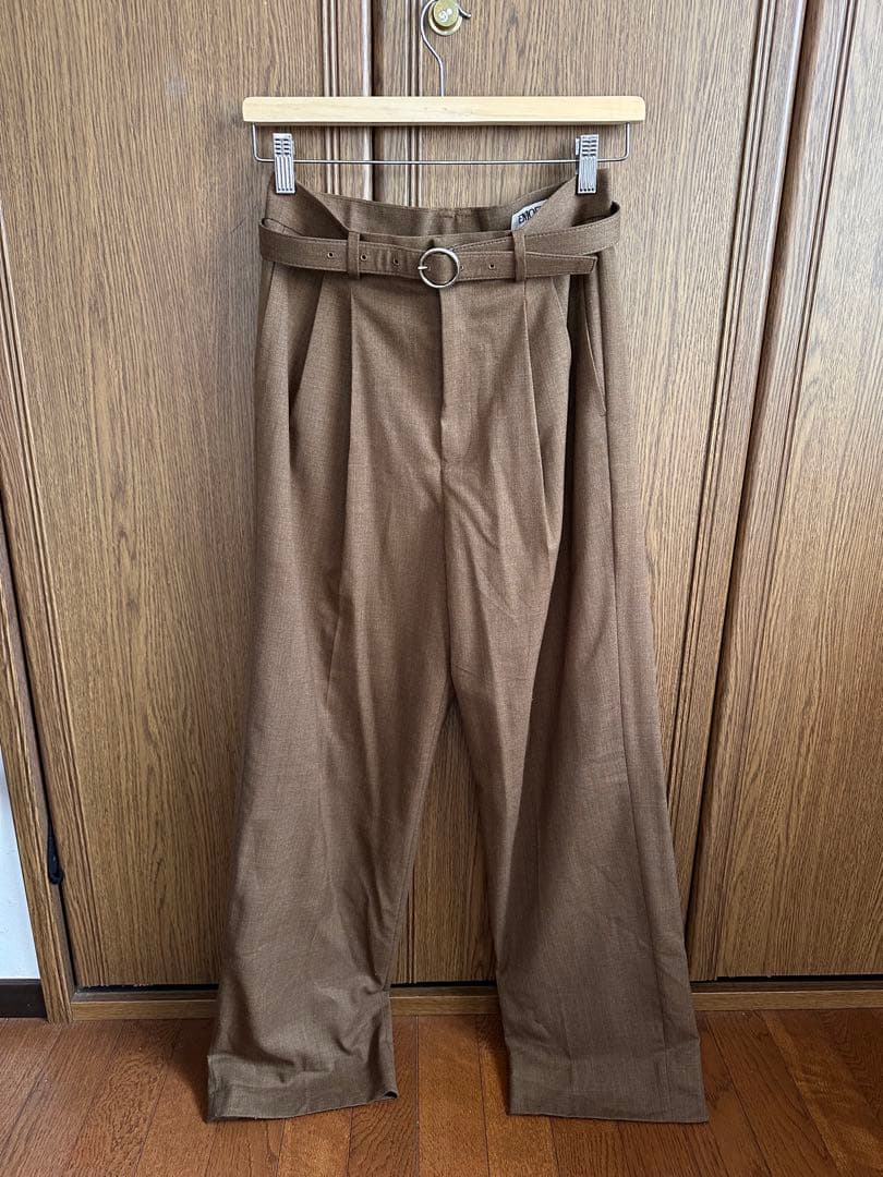 【EMOELLE】ベルテッドジャケットとスラックスパンツセットアップ