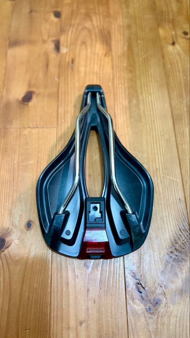 Giant FLEET SL リアライト サドルバッグ付属