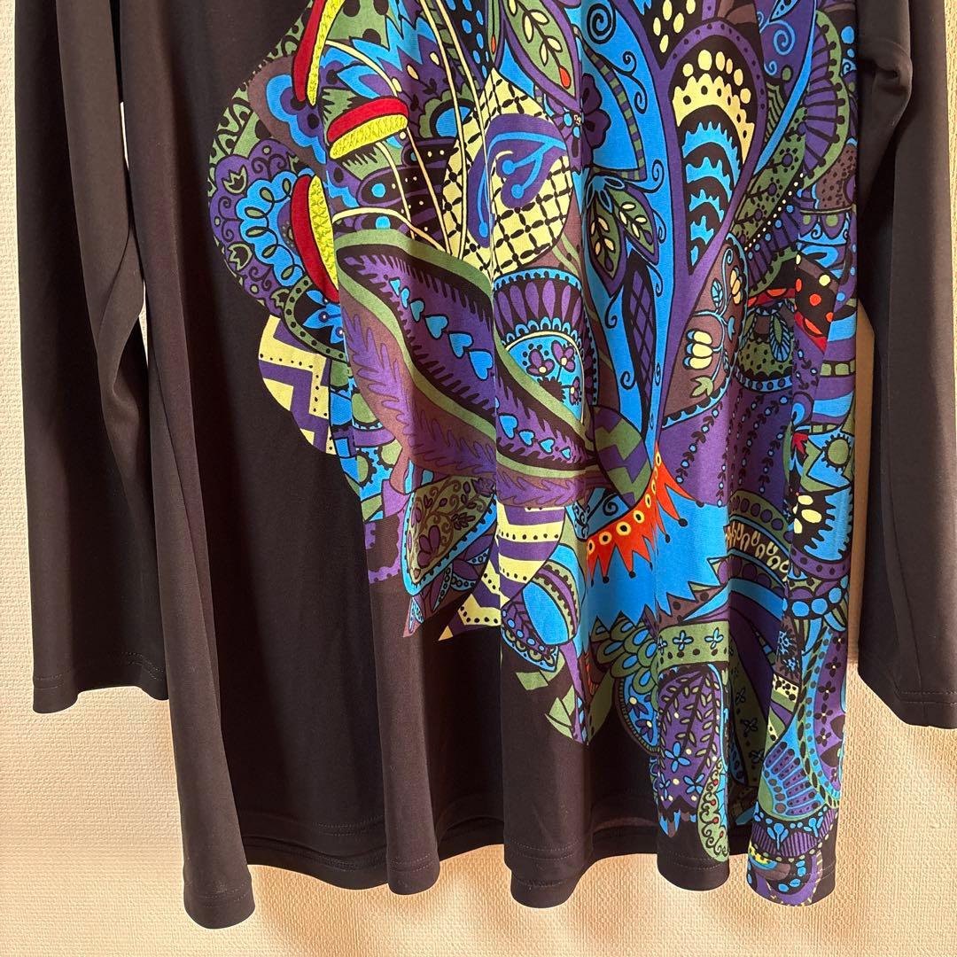 【未使用に近い】✨トクコプルミエヴォル✨黒地にダイナミックな柄の長袖チュニック❣️