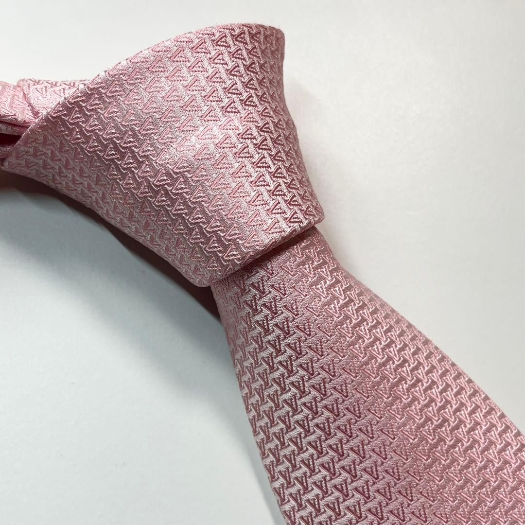 希少✨極美品✨LOUIS VUITTON ルイヴィトン　ネクタイ　LV 総柄