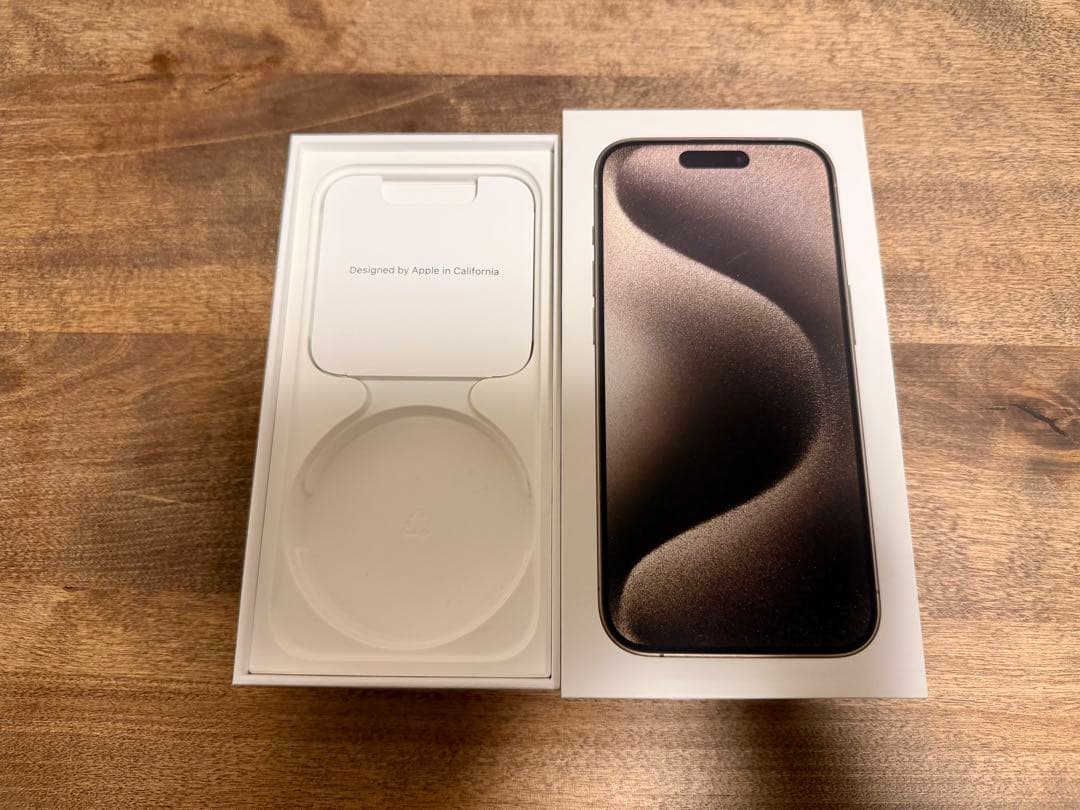 Apple iPhone 15 Pro ナチュラルチタニウム本体