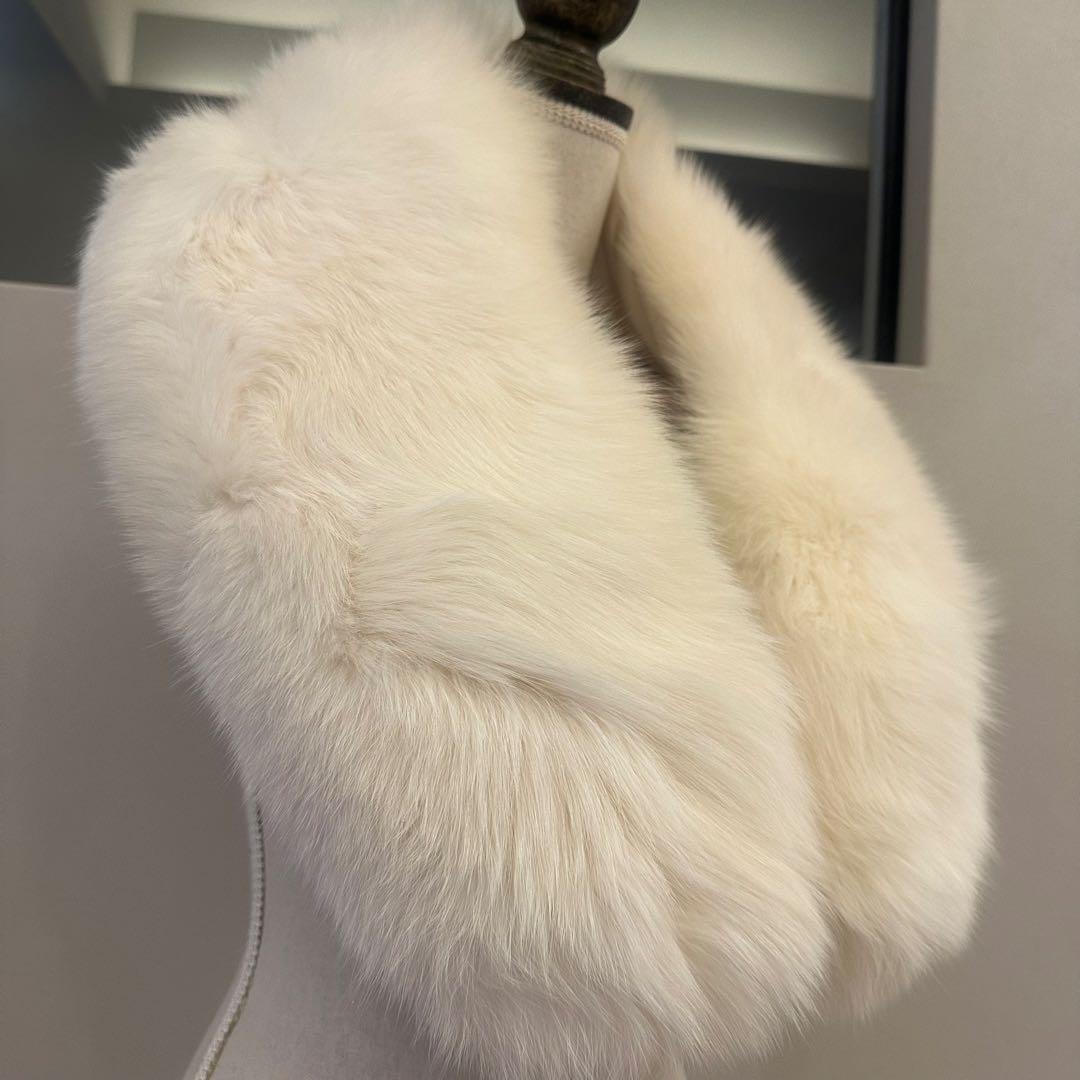 色味◎SAGA FURリアルファー ショール ホワイト シャドーフォックス