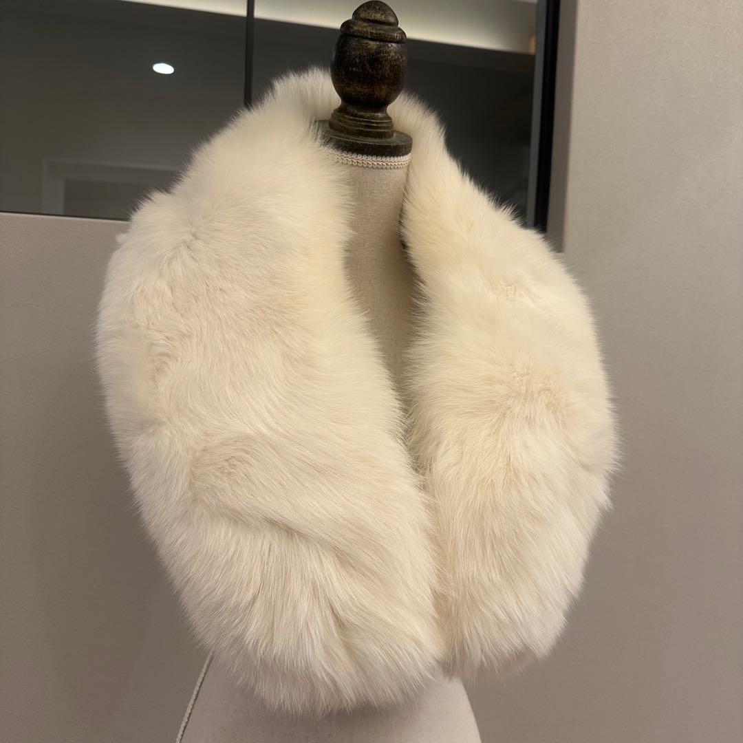 色味◎SAGA FURリアルファー ショール ホワイト シャドーフォックス