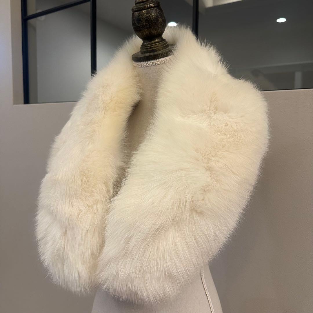 色味◎SAGA FURリアルファー ショール ホワイト シャドーフォックス