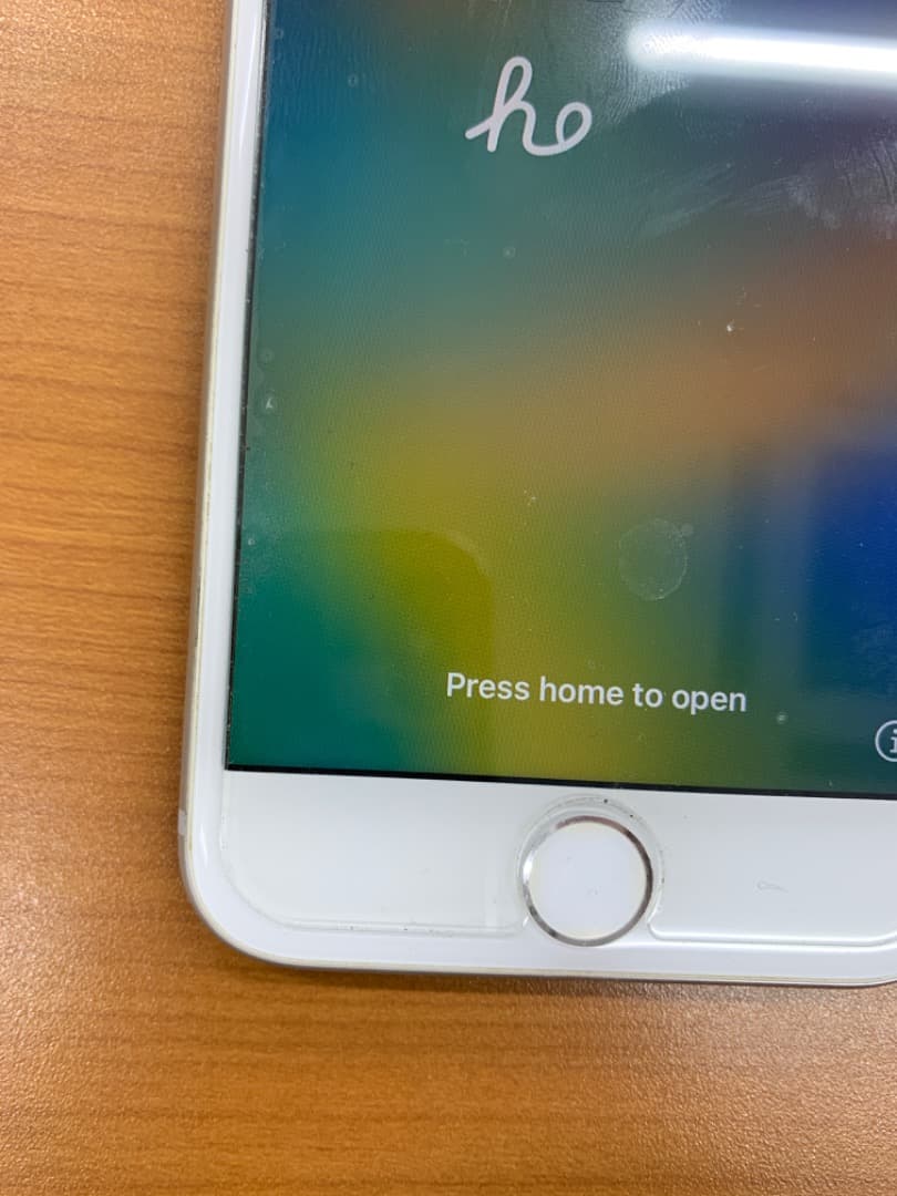 S*）様 動作確認済 iPhone 8 64GB ID K9720