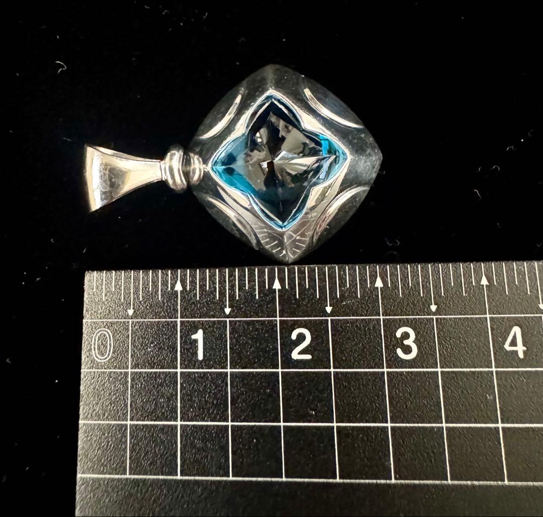 K18 WG ブルートパーズ　ペンダントトップ　6ct ボリューミー