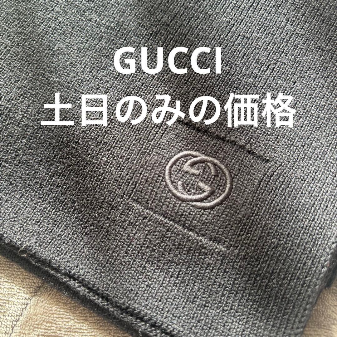 GUCCI ブラック マフラー エンボスロゴ