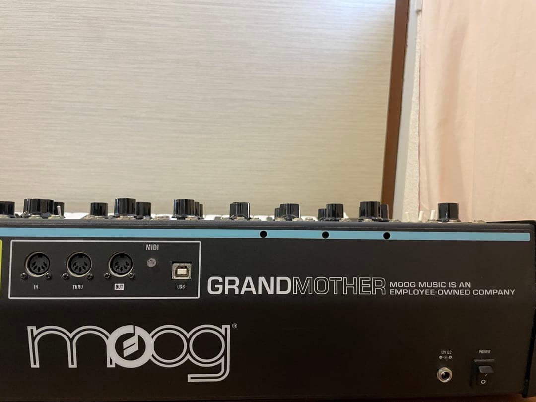 Moog Grandmother セミモジュラーアナログシンセサイザー