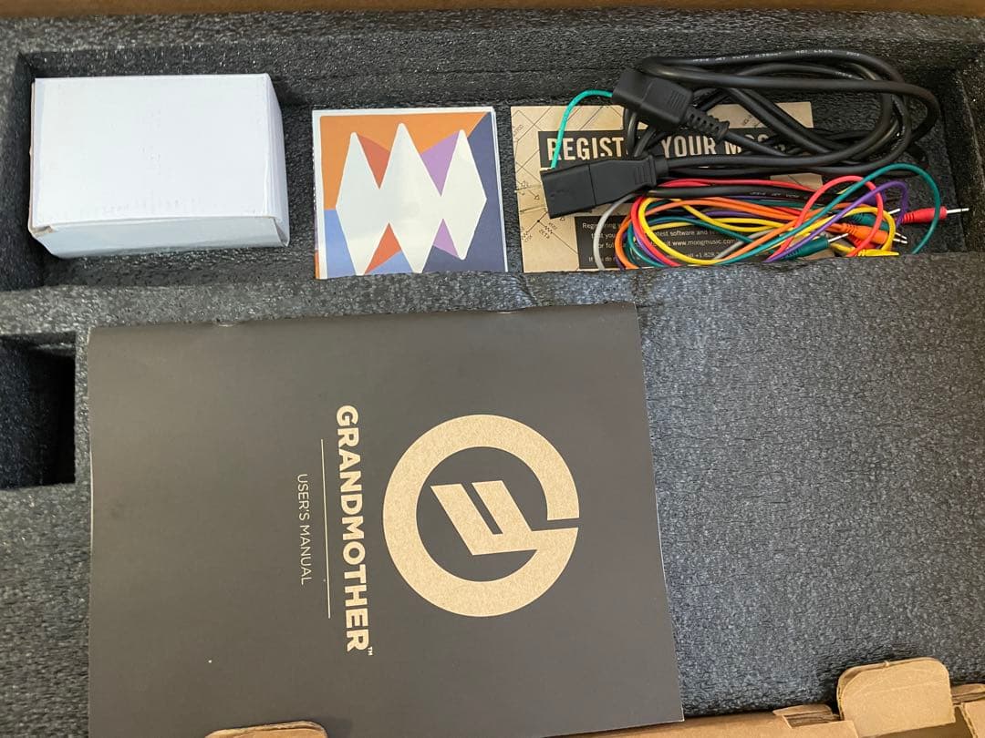 Moog Grandmother セミモジュラーアナログシンセサイザー