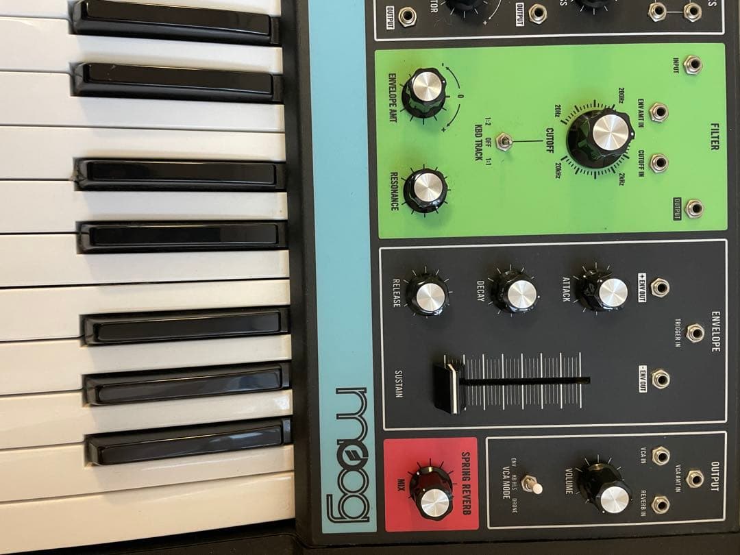 Moog Grandmother セミモジュラーアナログシンセサイザー