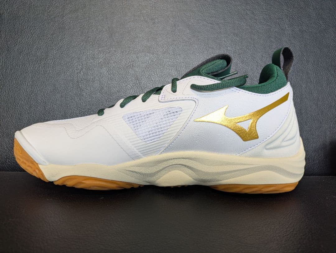 新品 ミズノ ウェーブ モ―メンタム3 バレーボールシューズ