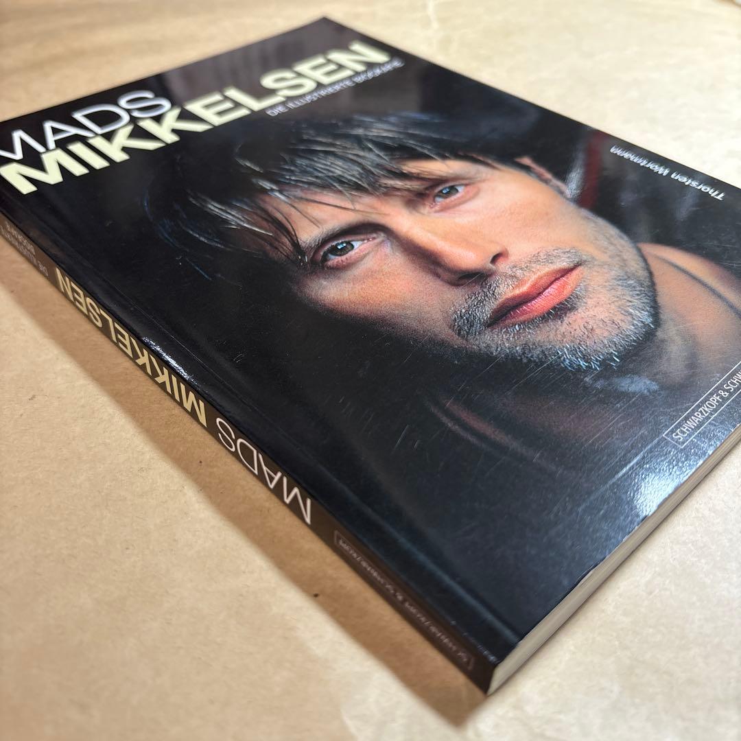 洋書 Mads Mikkelsen Dieillustrierte Biografie