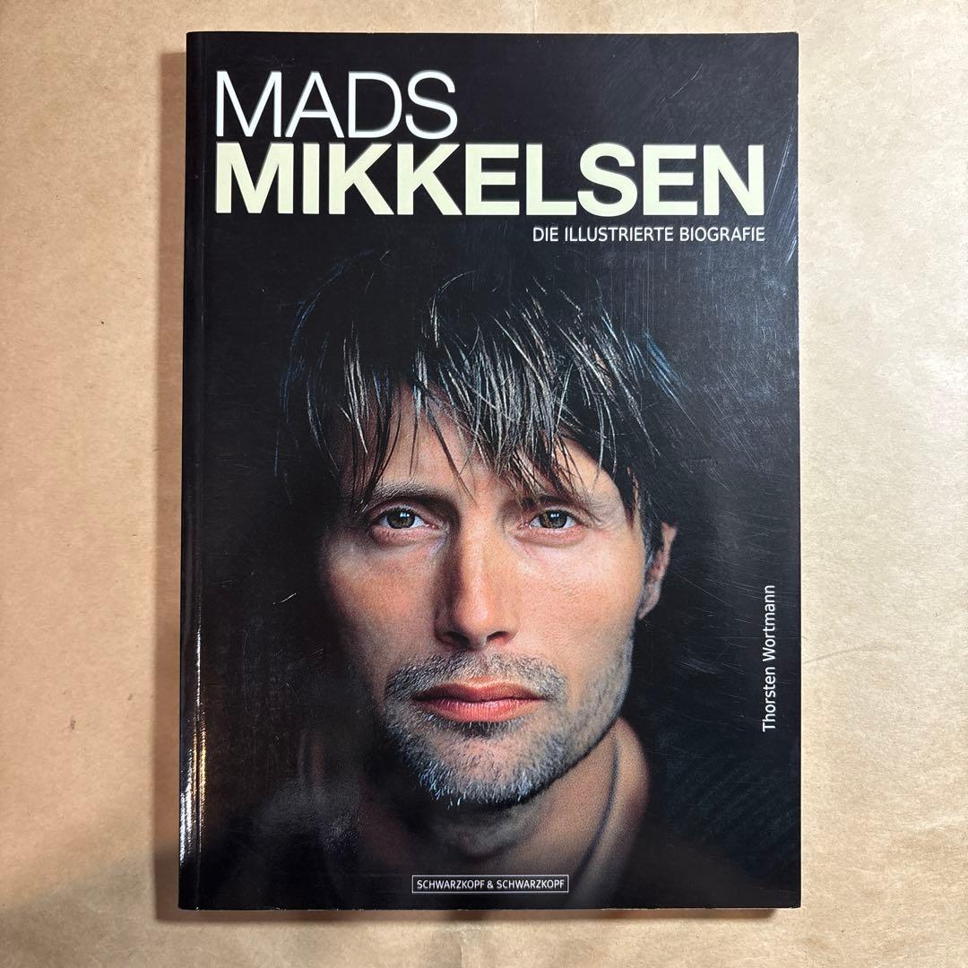 洋書 Mads Mikkelsen Dieillustrierte Biografie