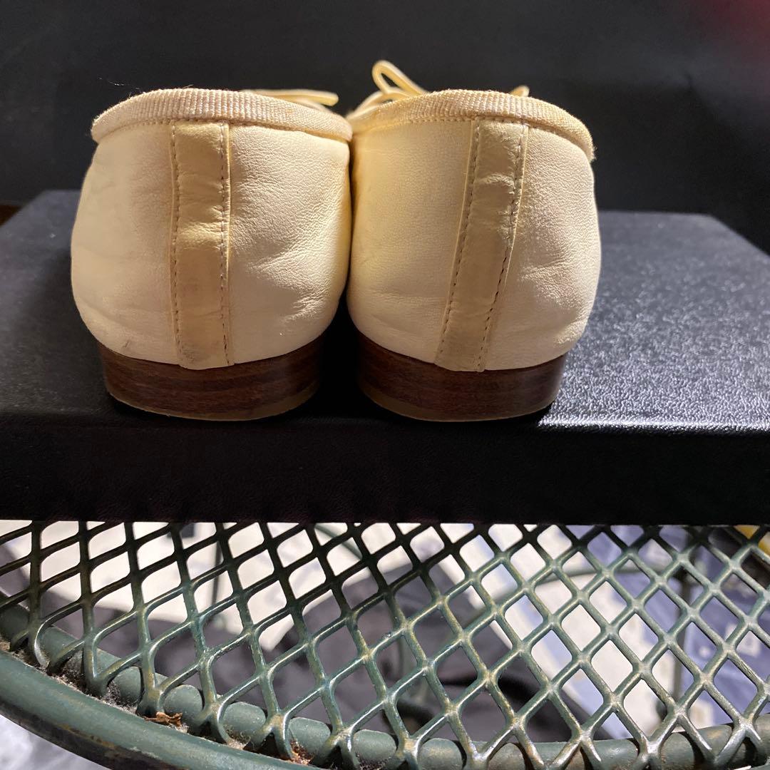 CHANEL アイボリー・ゴールド バレエシューズ