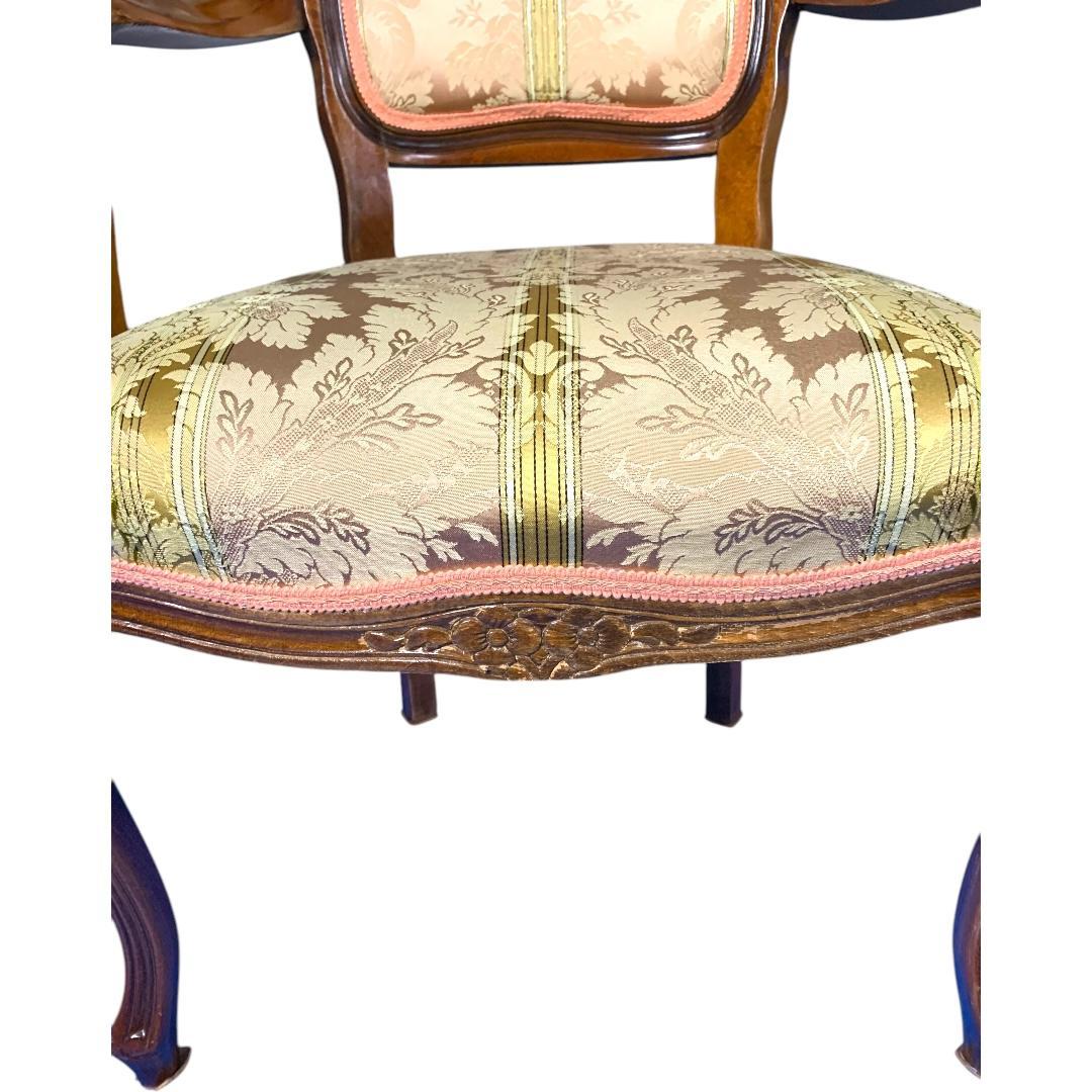 ロココ調　高級アンティーク家具　フランス製　フランス家具　木彫り　猫足　彫刻