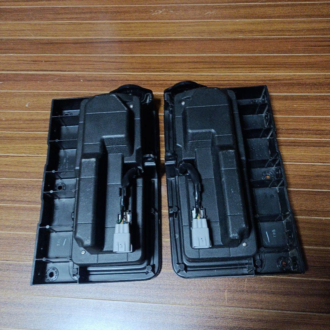 日野　純正　テールランプ左右セット