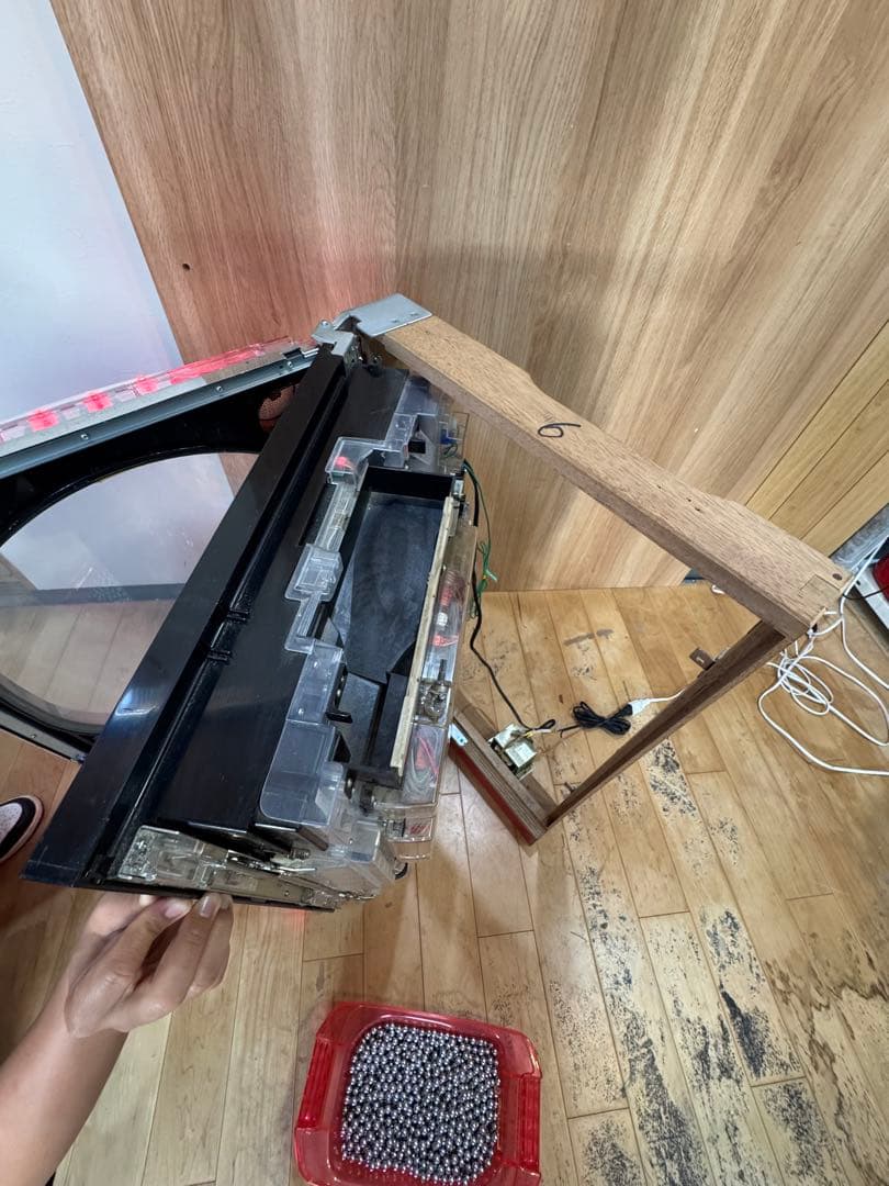 パチンコ台 赤 LEDライト 玉付き　SANKYO 倖田來未