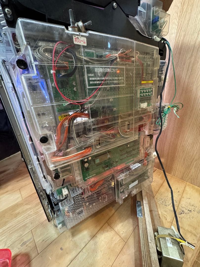 パチンコ台 赤 LEDライト 玉付き　SANKYO 倖田來未