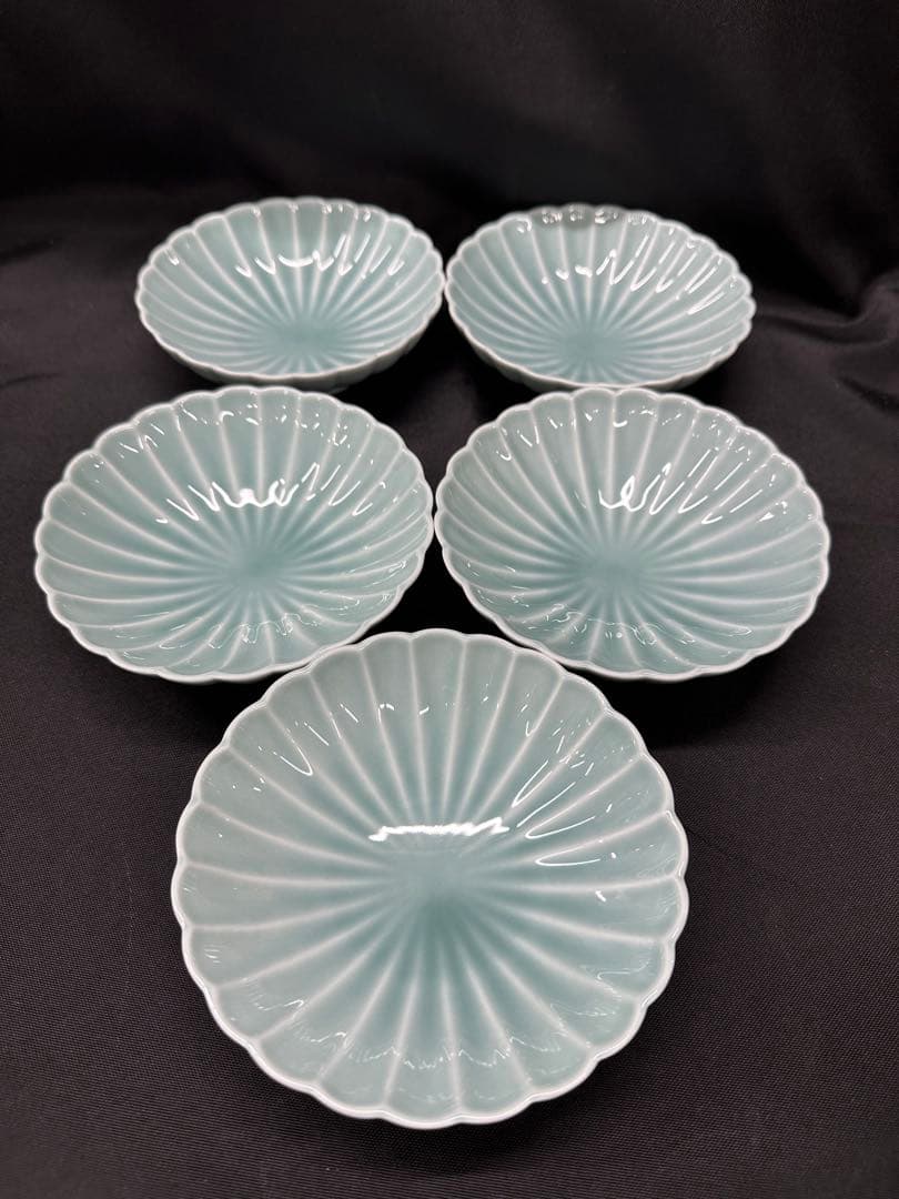 【美品】有田焼　深川製磁　深川製　青磁　菊割　小付　小鉢　菊割小付
