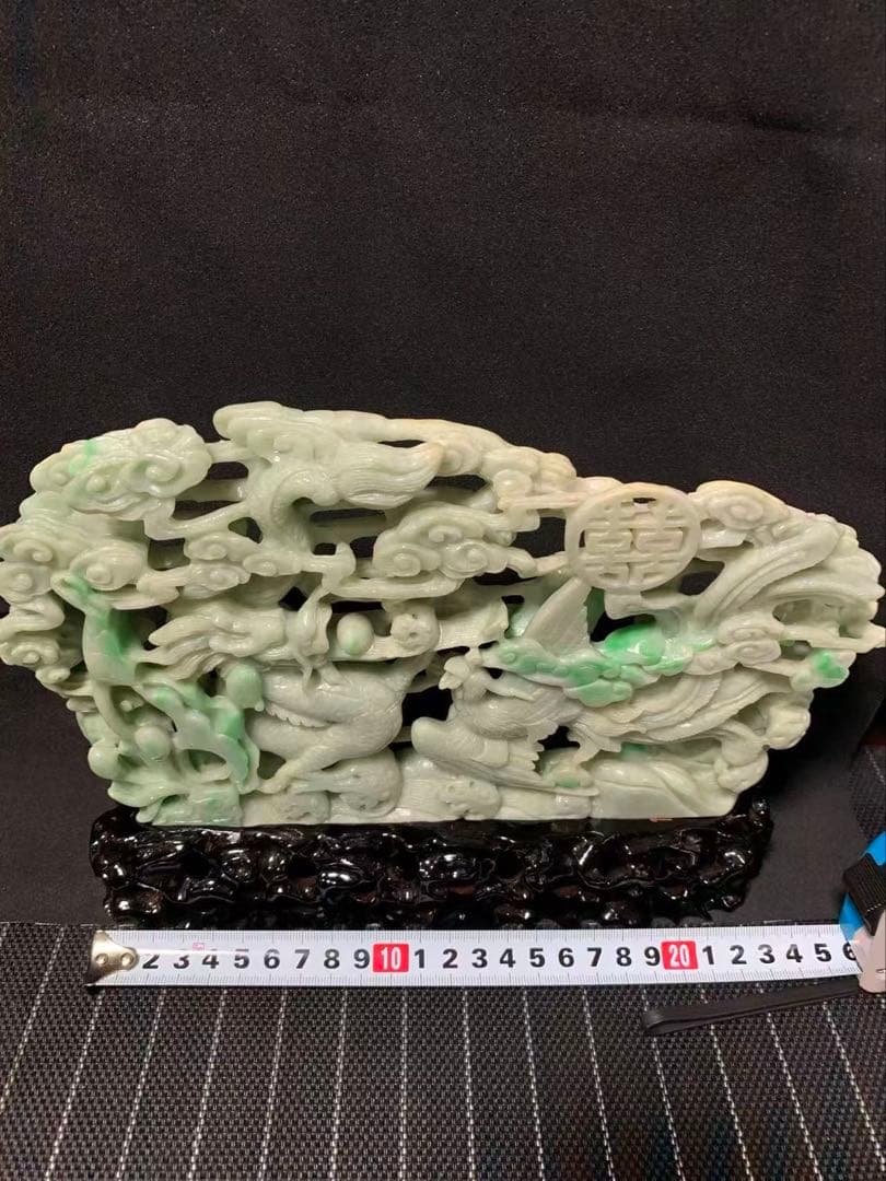 翡翠 彫刻 風景と動物 黒色台座付き
