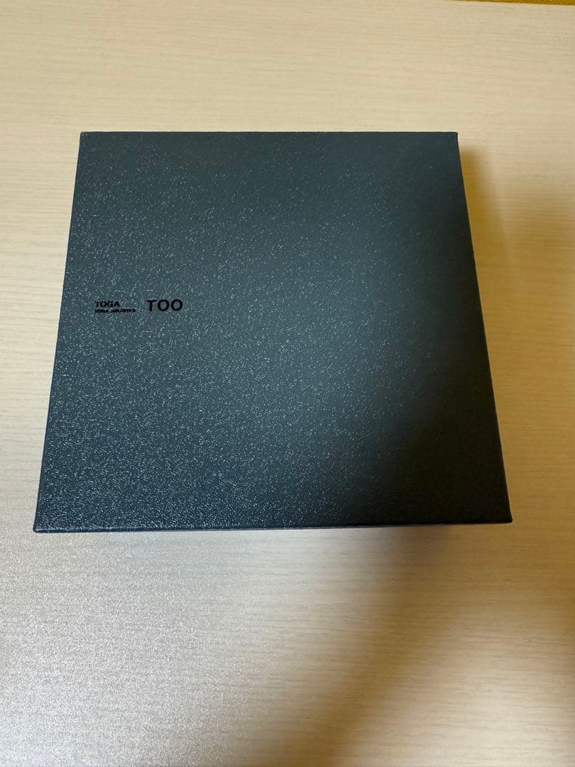 TOGA メタル装飾 ヘアバンド 黒