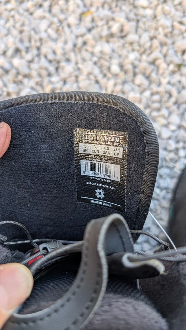 女性用スノーボードブーツ ボアシステム付き
